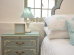 Calming colour tones accent the room Calming colour tones accent the room