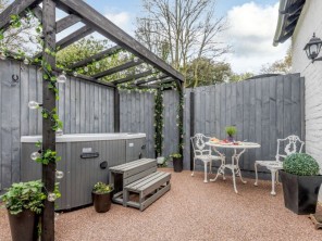 1 bedroom Houses / Villas near Christchurch, Hampshire, England