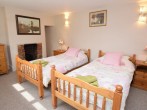 Bright and airy twin bedroom on the ground floor overlooking the garden Bright and airy twin bedroom on the ground floor overlooking the garden