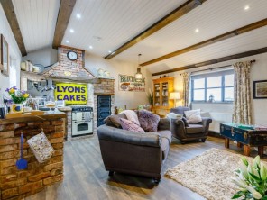 1 bedroom Houses / Villas near Cheltenham, Gloucestershire, England