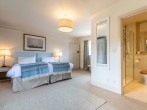 Super-king-size zip-and-link bedroom with en-suite bathroom Super-king-size zip-and-link bedroom with en-suite bathroom