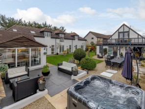 9 bedroom Houses / Villas near Gloucester, Gloucestershire, England