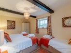 Cosy twin bedroom with additional single bed Cosy twin bedroom with additional single bed