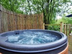 A newly installed private 4 persons hot tut, perfect to relax in A newly installed private 4 persons hot tut, perfect to relax in