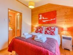 Lovely light and bright double bedroom with en-suite shower room Lovely light and bright double bedroom with en-suite shower room
