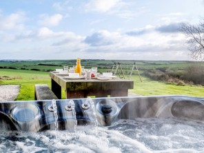 6 bedroom Houses / Villas near Llannerch-y-medd, North Wales, Wales