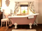Relax and look over the hills in the exquisite slipper bath Relax and look over the hills in the exquisite slipper bath