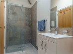 Contemporary en-suite shower room
