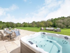 4 bedroom Houses / Villas near Wrexham, North Wales, Wales