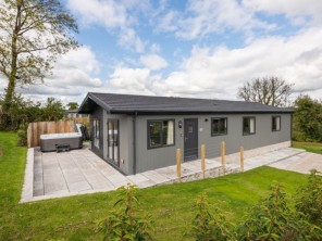 4 bedroom Cottage near Lifton, Devon, England