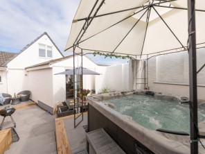 2 bedroom Cottage near Troon, Cornwall, England