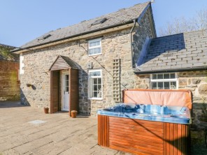 2 bedroom property near Caersws, Powys / Brecon Beacons, Wales