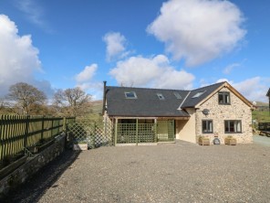 4 bedroom property near Oswestry, Powys / Brecon Beacons, Wales
