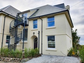 1 bedroom property near Helston, Cornwall, England