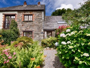 2 bedroom property near Launceston, Cornwall, England