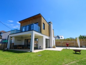 4 bedroom property near Cowes, Isle of Wight, England