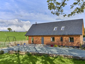 4 bedroom property near Welshpool, Powys / Brecon Beacons, Wales