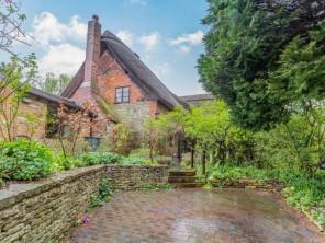 2 bedroom property near Tewkesbury, Worcestershire, England