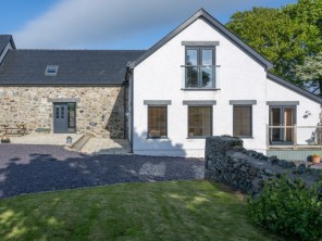 Barn conversion with private hot tub on the Isle of Anglesey
