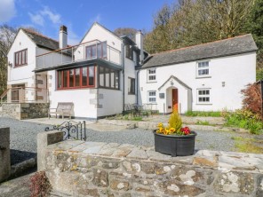 6 bedroom property near HELSTON, Cornwall, England
