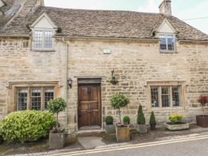 3 bedroom property near Burford, Oxfordshire, England