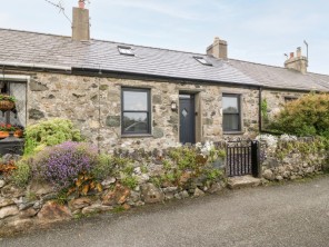 2 bedroom property near Caernarfon, North Wales, Wales
