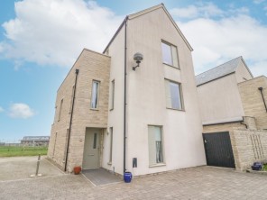 4 bedroom property near PORTLAND, Dorset, England