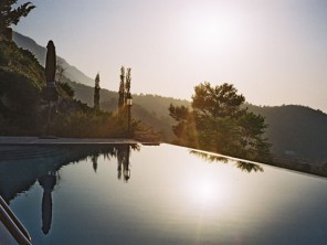 4 Bedroom Villa with Sea Views in Cyprus, Kyrenia Region, Alsancak